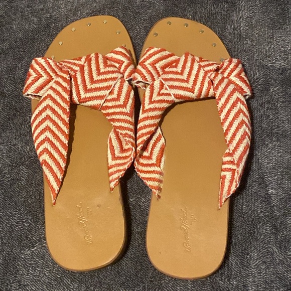 Universal Thread Sandals - Picture 2 of 5